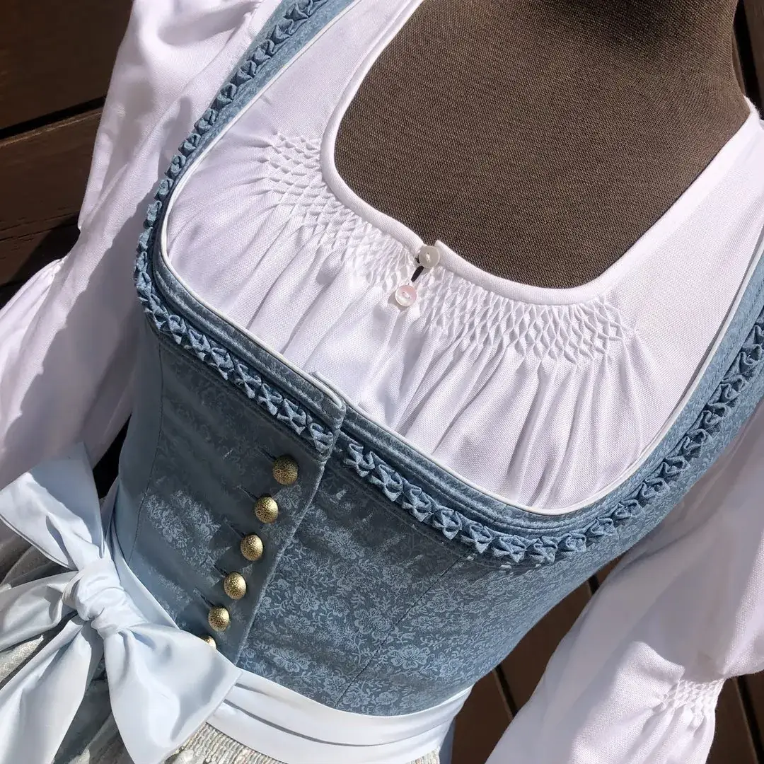 Waldorff Dirndlbluse mit handgefertigtem Smok No. 2 – Bild 7 – Chiemgauer Heimatwerk Trachten-Onlineshop Waldorff Dirndlbluse mit handgefertigtem Smok No. 2 - Bild 7 - Chiemgauer Heimatwerk Trachten-Onlineshop