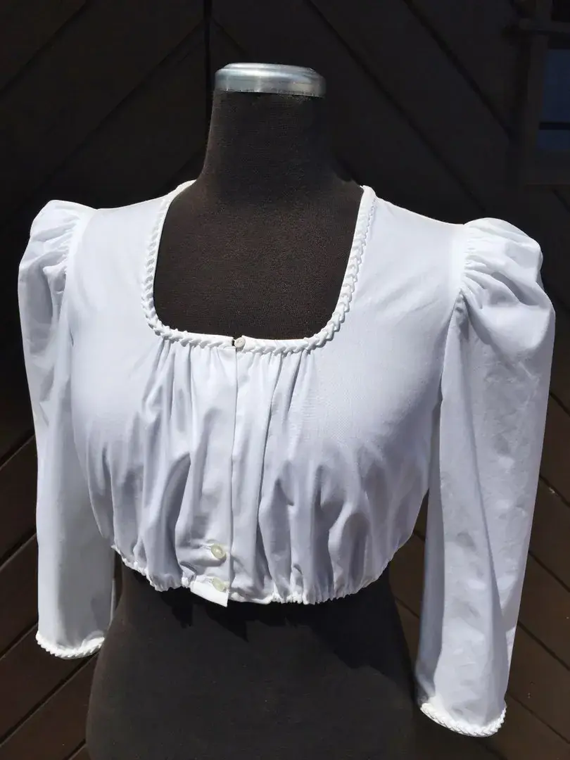 Waldorff Dirndlbluse mit handgenähter Herzrüsche No. 2 – Bild 17 – Chiemgauer Heimatwerk Trachten-Onlineshop Waldorff Dirndlbluse mit handgenähter Herzrüsche No. 2 - Bild 17 - Chiemgauer Heimatwerk Trachten-Onlineshop