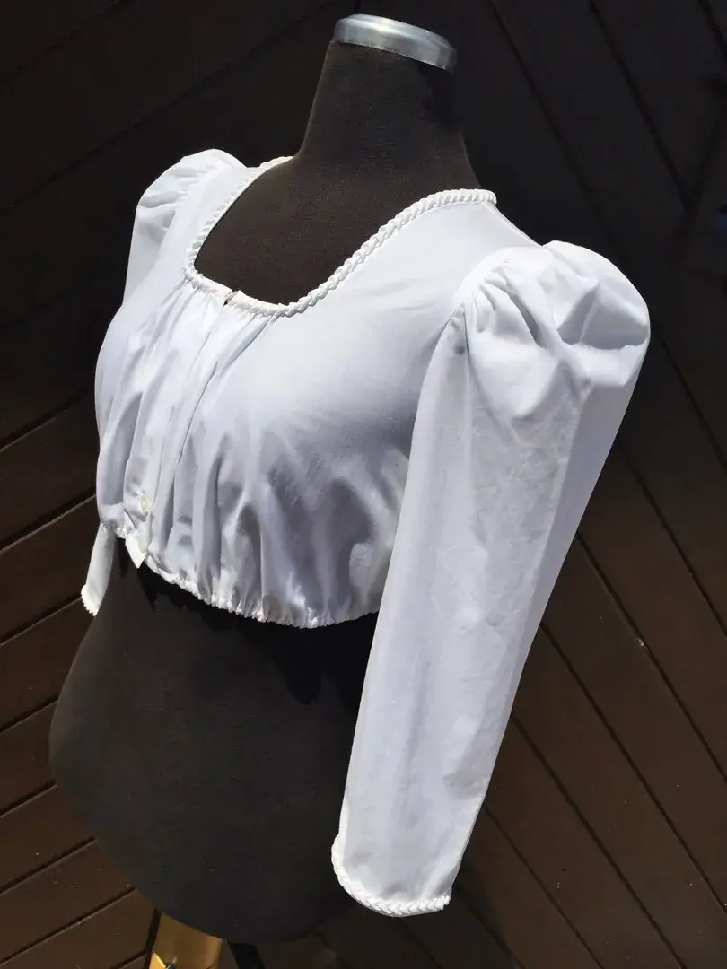 Waldorff Dirndlbluse mit handgenähter Herzrüsche No. 2 – Bild 5 – Chiemgauer Heimatwerk Trachten-Onlineshop Waldorff Dirndlbluse mit handgenähter Herzrüsche No. 2 - Bild 5 - Chiemgauer Heimatwerk Trachten-Onlineshop