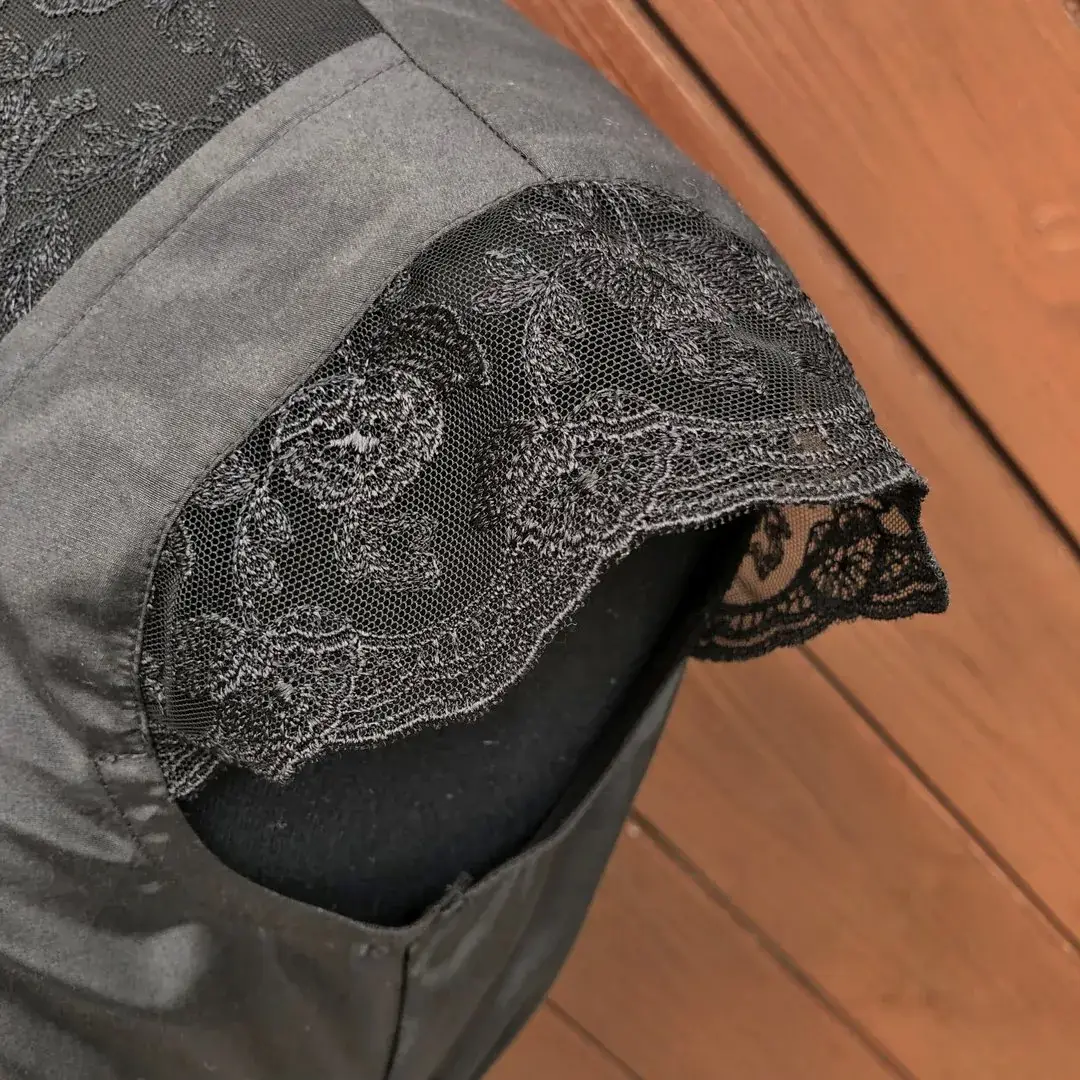 Waldorff Dirndlbluse schwarz mit Flügelärmeln – Bild 20 – Chiemgauer Heimatwerk Trachten-Onlineshop Waldorff Dirndlbluse schwarz mit Flügelärmeln - Bild 20 - Chiemgauer Heimatwerk Trachten-Onlineshop