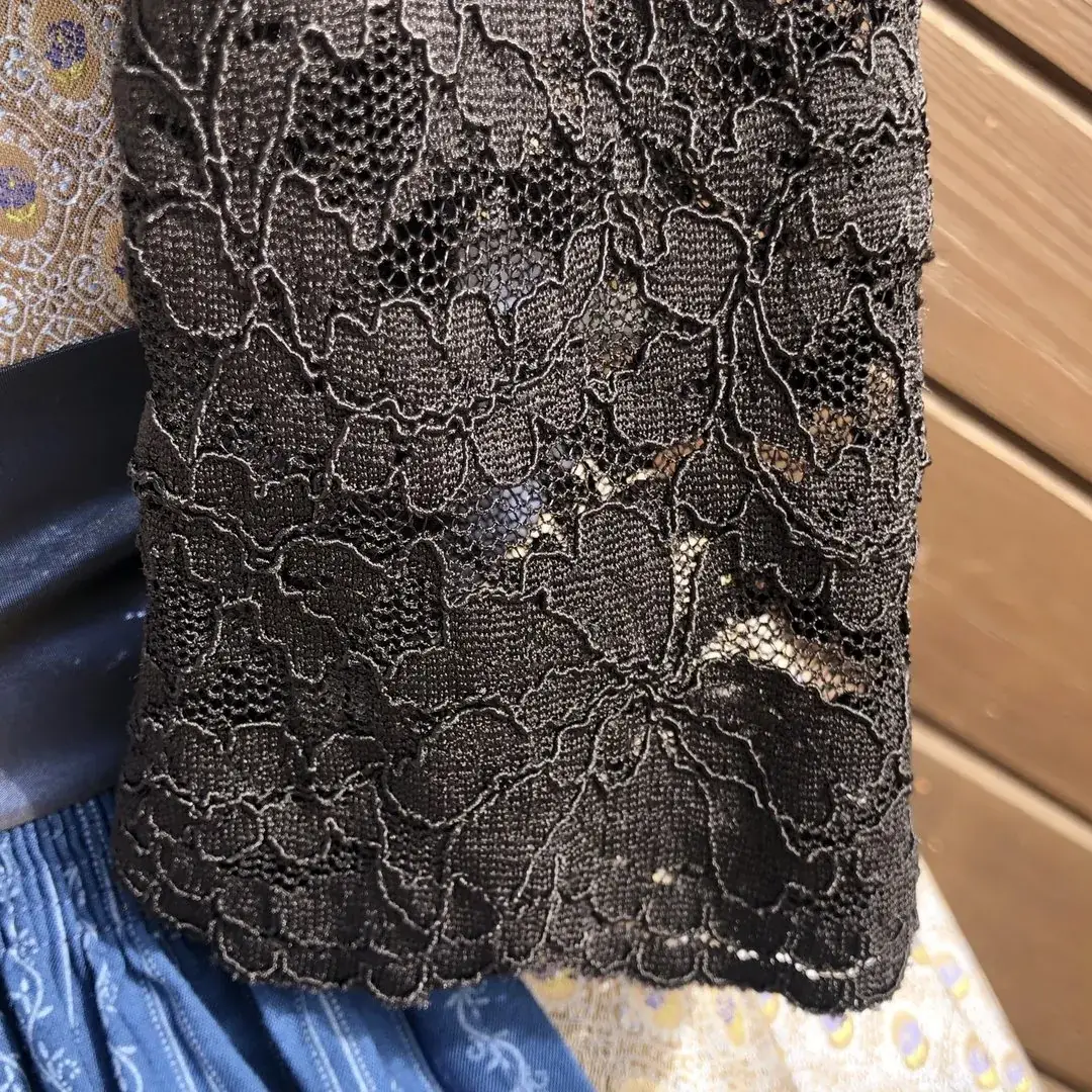 Waldorff Dirndlbluse schwarz mit langarm No. 1 – Bild 26 – Chiemgauer Heimatwerk Trachten-Onlineshop Waldorff Dirndlbluse schwarz mit langarm No. 1 - Bild 26 - Chiemgauer Heimatwerk Trachten-Onlineshop