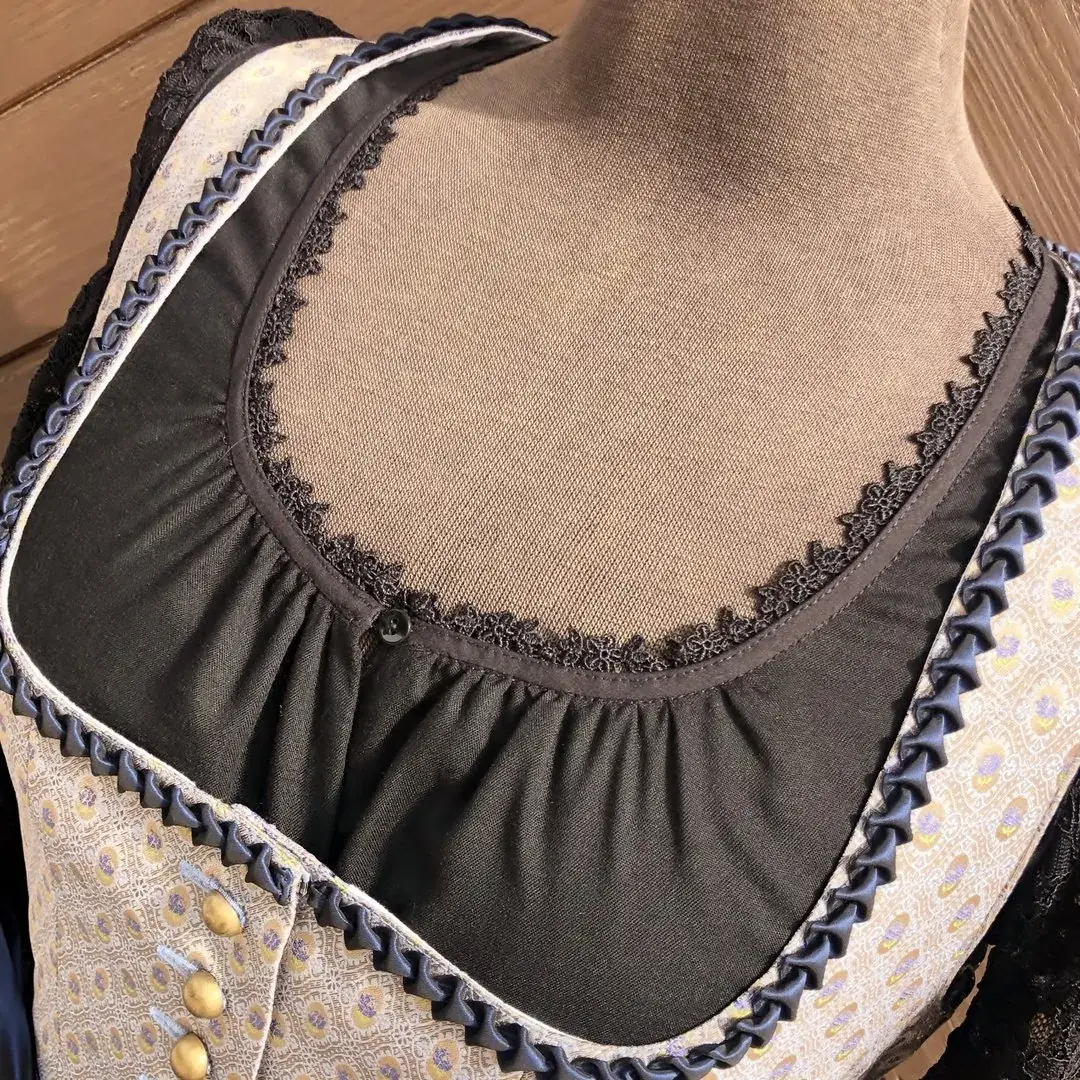 Waldorff Dirndlbluse schwarz mit langarm No. 1 – Bild 61 – Chiemgauer Heimatwerk Trachten-Onlineshop Waldorff Dirndlbluse schwarz mit langarm No. 1 - Bild 61 - Chiemgauer Heimatwerk Trachten-Onlineshop