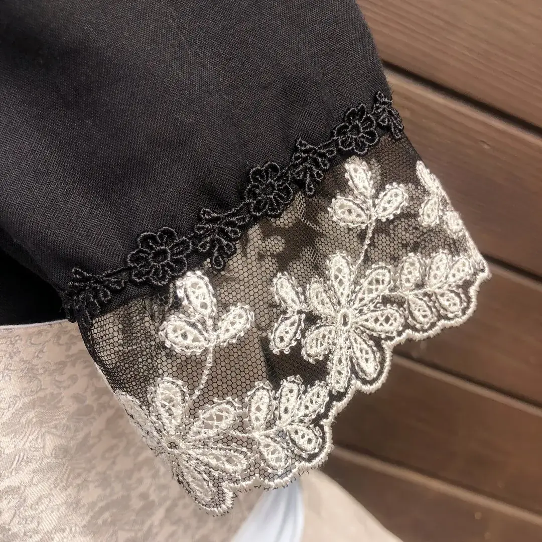 Waldorff Dirndlbluse schwarz mit V-Ausschnitt No. 4 – Bild 18 – Chiemgauer Heimatwerk Trachten-Onlineshop Waldorff Dirndlbluse schwarz mit V-Ausschnitt No. 4 - Bild 18 - Chiemgauer Heimatwerk Trachten-Onlineshop