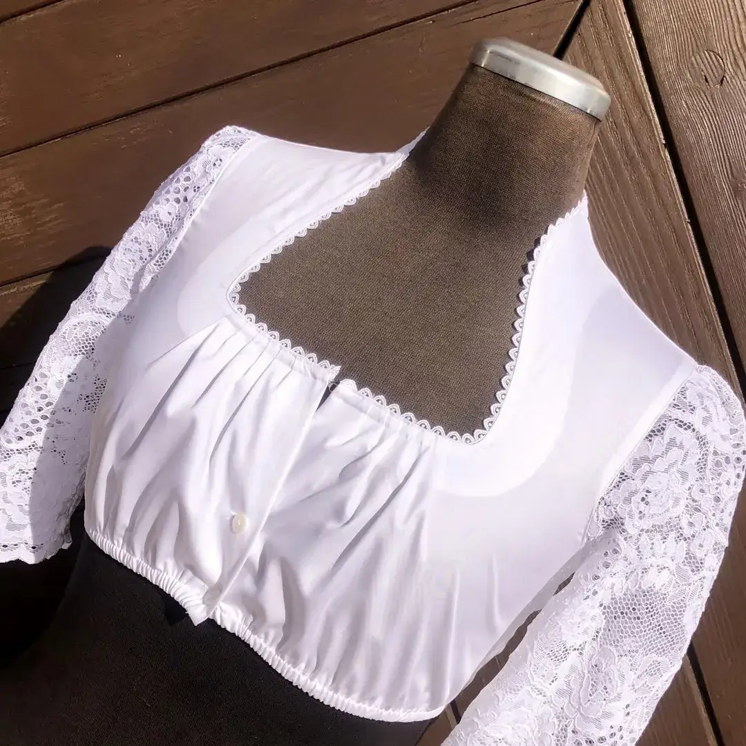 Waldorff Dirndlbluse weiß mit Spitzenärmeln No. 3 – Bild 12 – Chiemgauer Heimatwerk Trachten-Onlineshop Waldorff Dirndlbluse weiß mit Spitzenärmeln No. 3 - Bild 12 - Chiemgauer Heimatwerk Trachten-Onlineshop