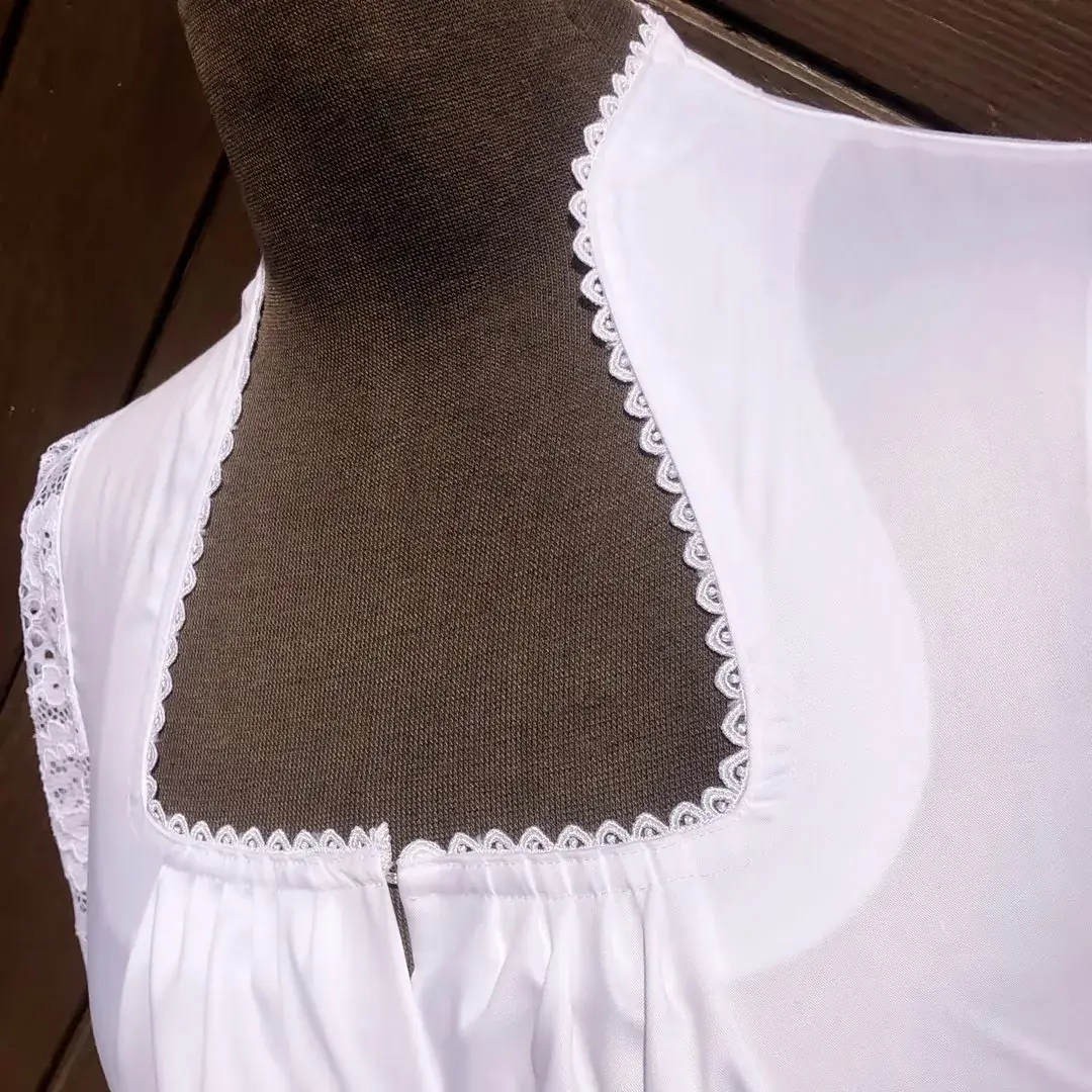 Waldorff Dirndlbluse weiß mit Spitzenärmeln No. 3 – Bild 20 – Chiemgauer Heimatwerk Trachten-Onlineshop Waldorff Dirndlbluse weiß mit Spitzenärmeln No. 3 - Bild 20 - Chiemgauer Heimatwerk Trachten-Onlineshop