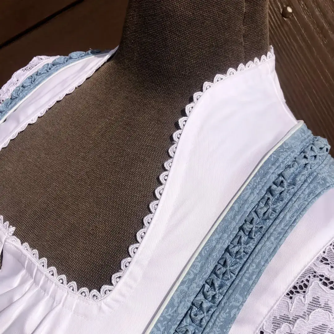 Waldorff Dirndlbluse weiß mit Spitzenärmeln No. 3 – Bild 36 – Chiemgauer Heimatwerk Trachten-Onlineshop Waldorff Dirndlbluse weiß mit Spitzenärmeln No. 3 - Bild 36 - Chiemgauer Heimatwerk Trachten-Onlineshop