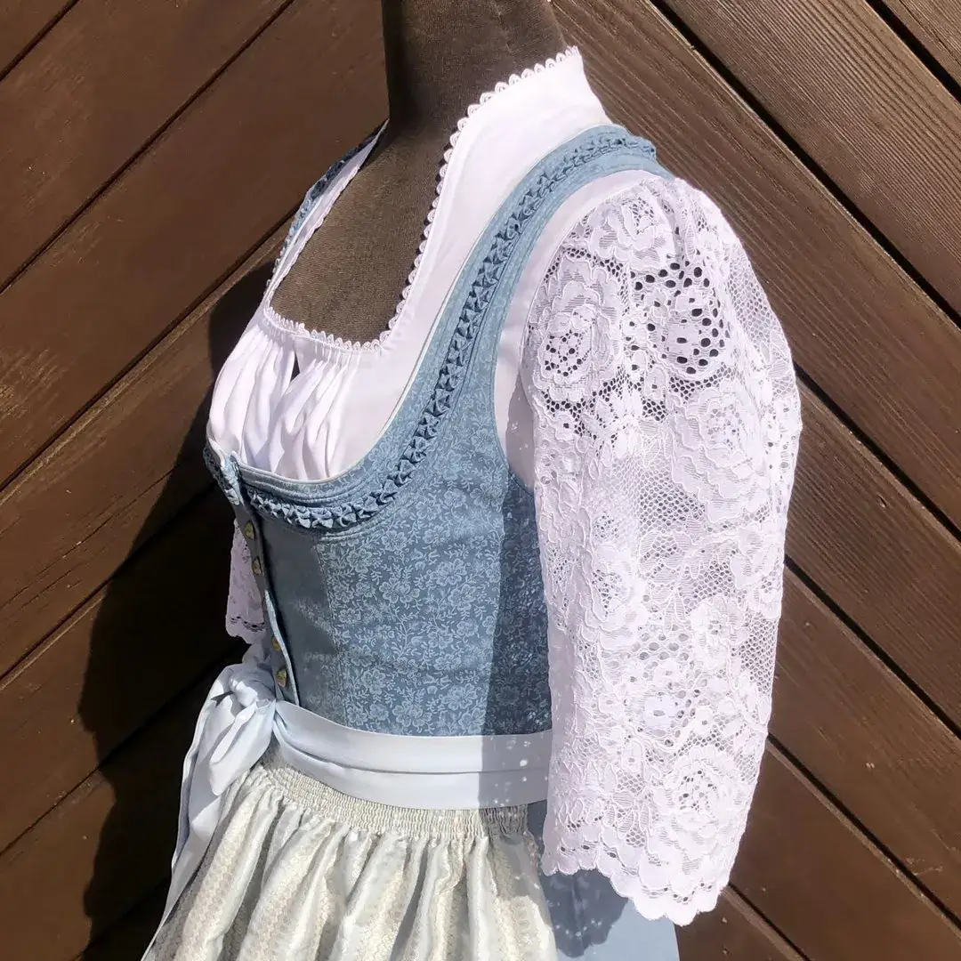 Waldorff Dirndlbluse weiß mit Spitzenärmeln No. 3 – Bild 44 – Chiemgauer Heimatwerk Trachten-Onlineshop Waldorff Dirndlbluse weiß mit Spitzenärmeln No. 3 - Bild 44 - Chiemgauer Heimatwerk Trachten-Onlineshop