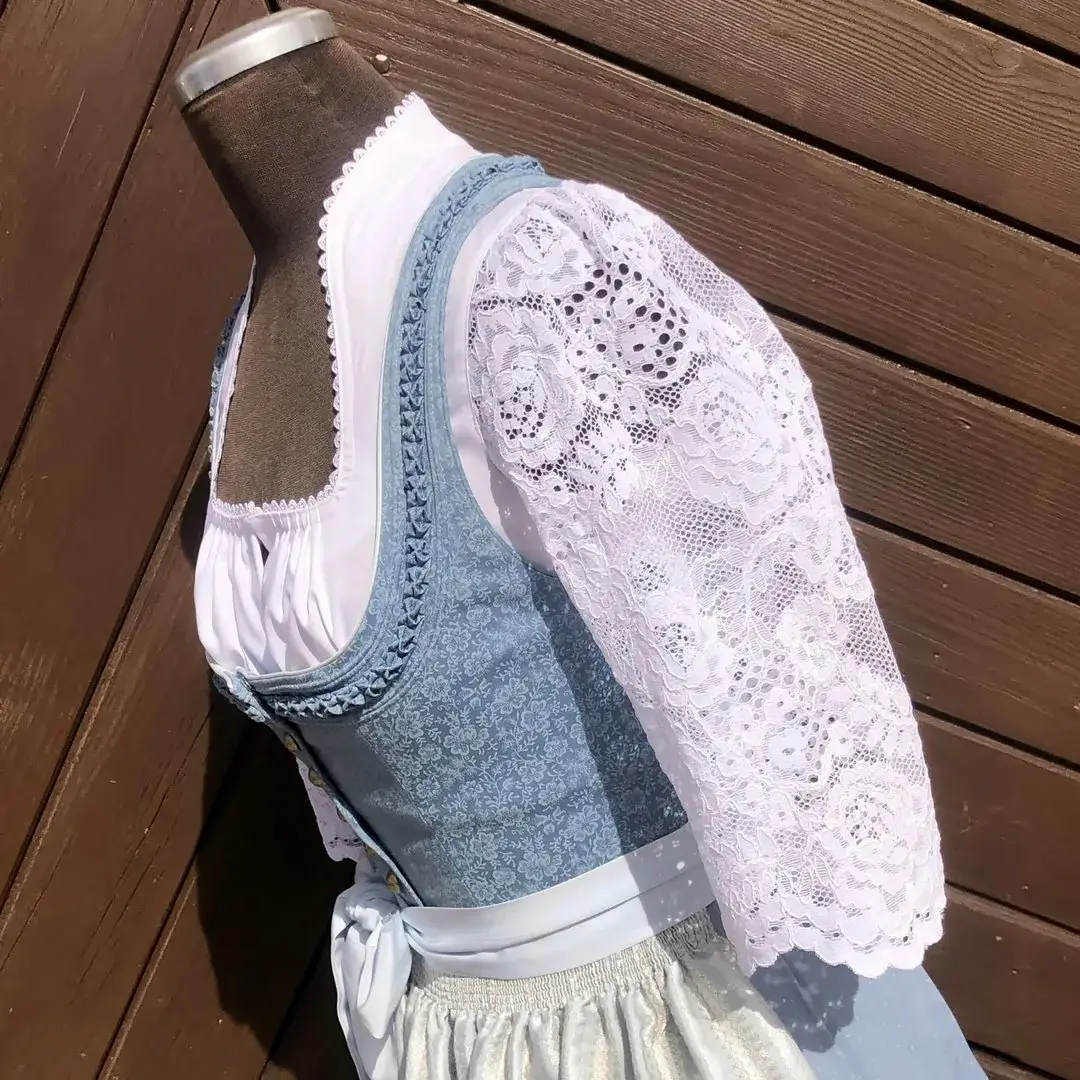 Waldorff Dirndlbluse weiß mit Spitzenärmeln No. 3 – Bild 5 – Chiemgauer Heimatwerk Trachten-Onlineshop Waldorff Dirndlbluse weiß mit Spitzenärmeln No. 3 - Bild 5 - Chiemgauer Heimatwerk Trachten-Onlineshop