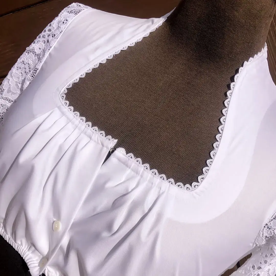 Waldorff Dirndlbluse weiß mit Spitzenärmeln No. 3 – Bild 7 – Chiemgauer Heimatwerk Trachten-Onlineshop Waldorff Dirndlbluse weiß mit Spitzenärmeln No. 3 - Bild 7 - Chiemgauer Heimatwerk Trachten-Onlineshop
