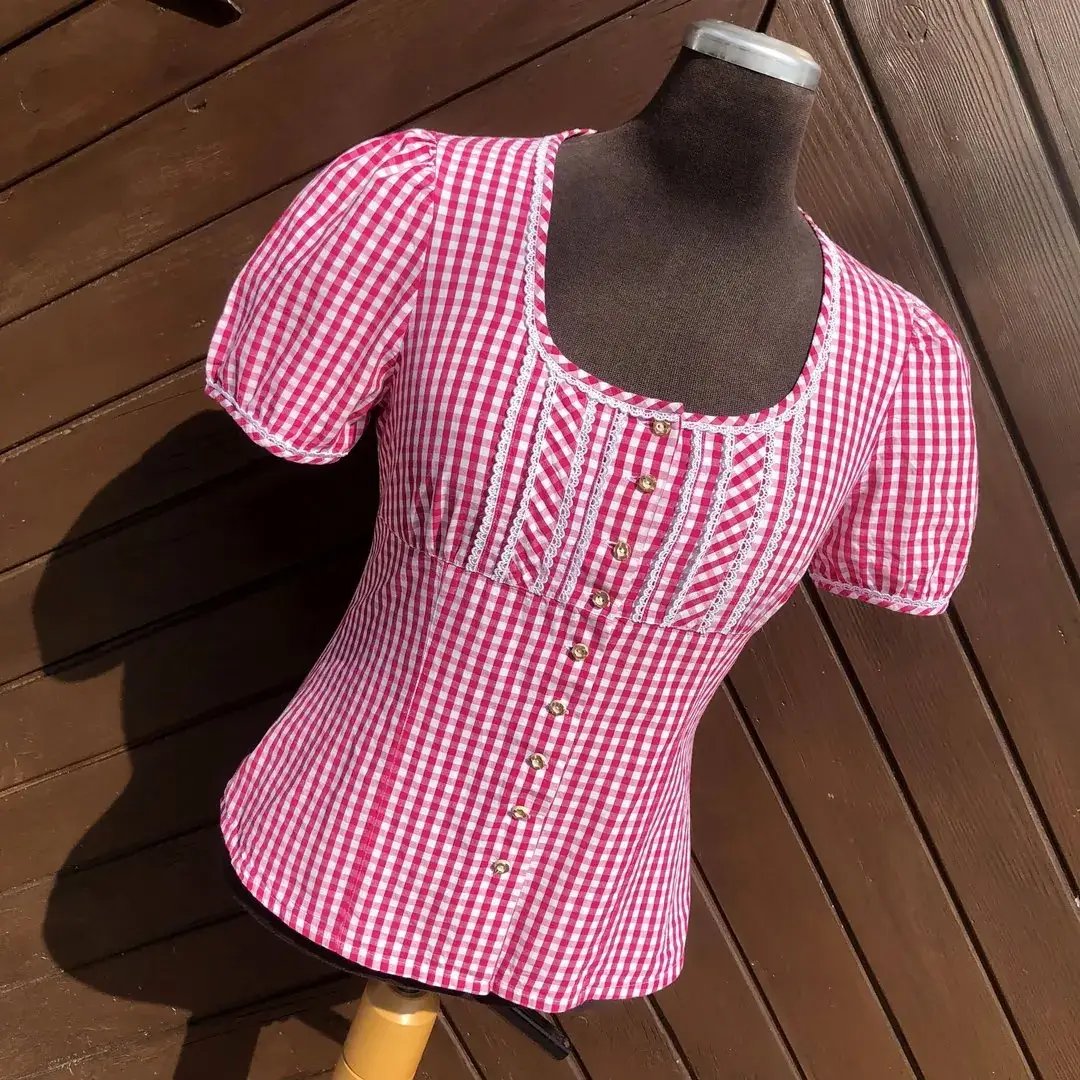 Waldorff Trachtenbluse kariert kurzarm No. 4 – Bild 1 – Chiemgauer Heimatwerk Trachten-Onlineshop Waldorff Trachtenbluse kariert kurzarm No. 4 - Bild 1 - Chiemgauer Heimatwerk Trachten-Onlineshop