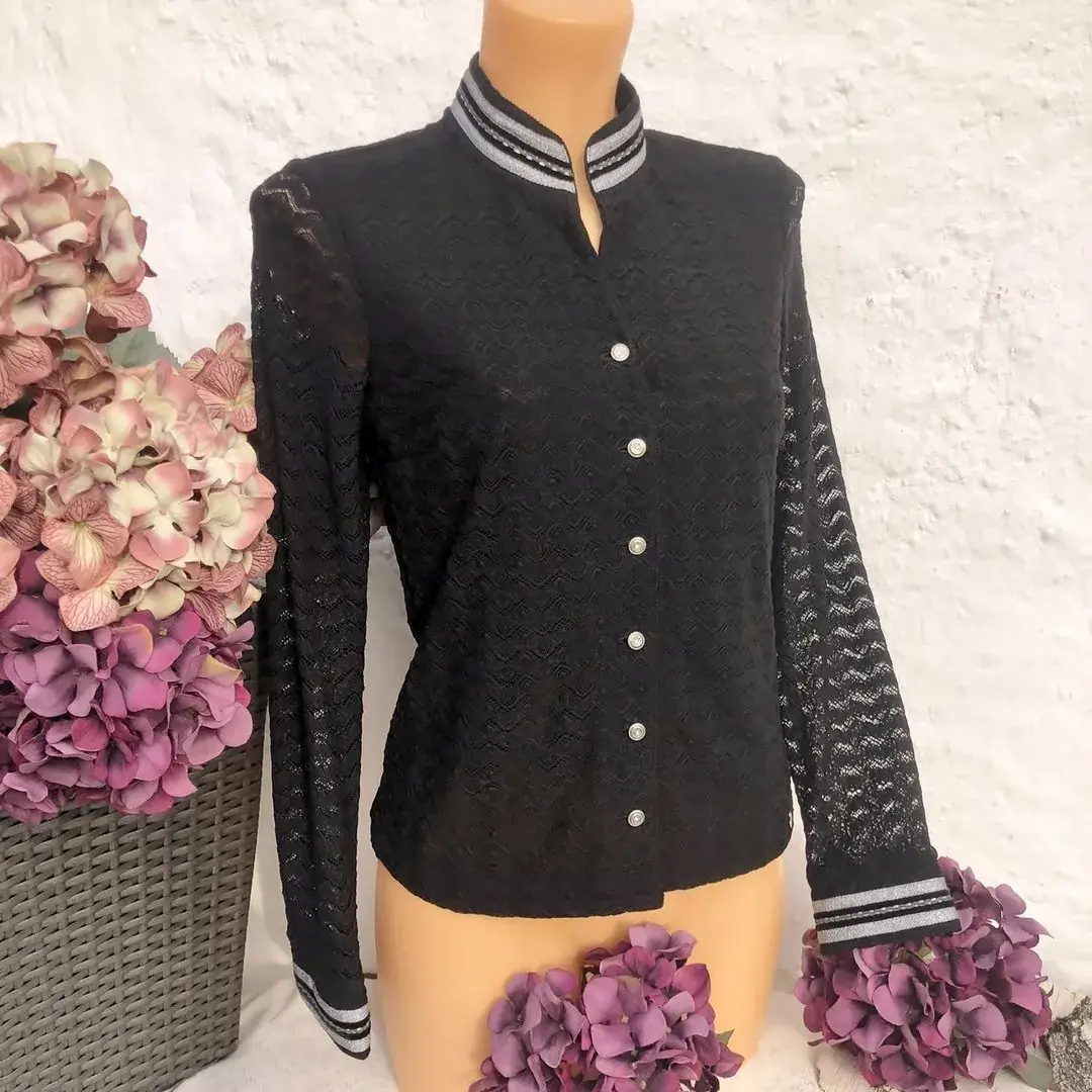 Waldorff Trachtenjacke aus Strick in schwarz – Bild 1 – Chiemgauer Heimatwerk Trachten-Onlineshop Waldorff Trachtenjacke aus Strick in schwarz - Bild 1 - Chiemgauer Heimatwerk Trachten-Onlineshop
