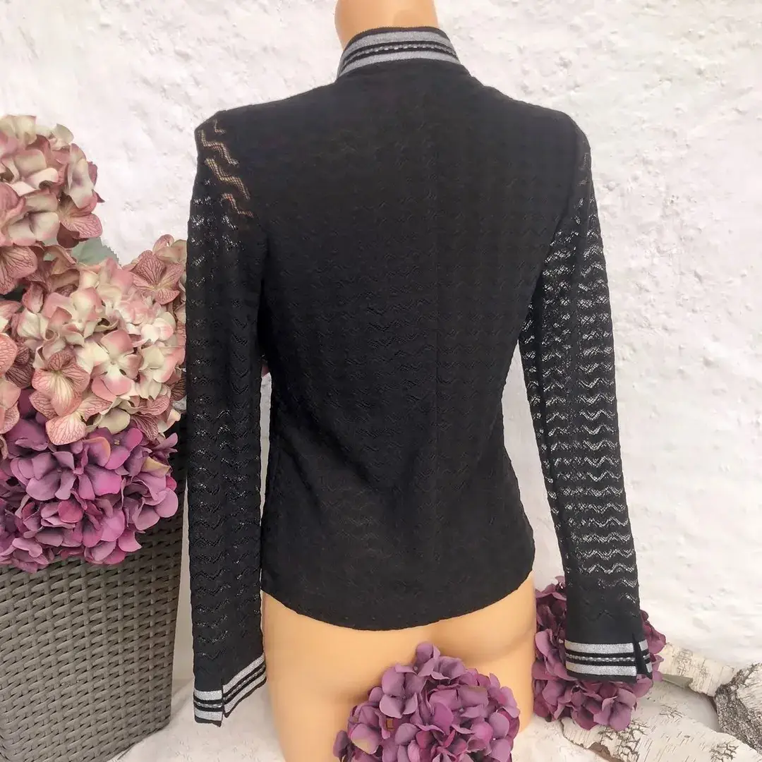 Waldorff Trachtenjacke aus Strick in schwarz – Bild 2 – Chiemgauer Heimatwerk Trachten-Onlineshop Waldorff Trachtenjacke aus Strick in schwarz - Bild 2 - Chiemgauer Heimatwerk Trachten-Onlineshop
