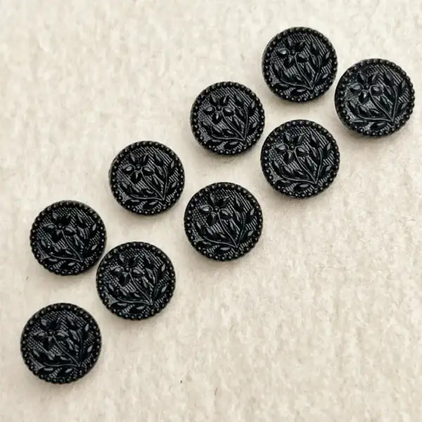 Trachtenknopf aus echtem Glas schwarz No. 52 – Bild 7 – Chiemgauer Heimatwerk Trachten-Onlineshop Trachtenknopf aus echtem Glas schwarz No. 52 - Bild 7 - Chiemgauer Heimatwerk Trachten-Onlineshop
