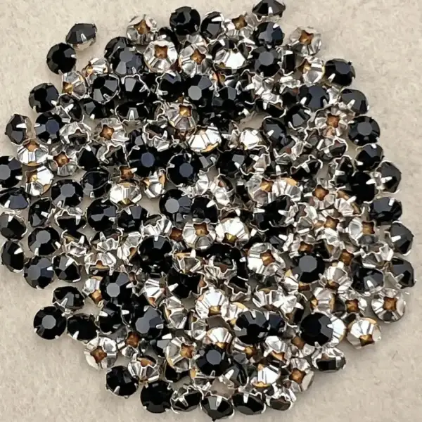 Swarovski Strassstein annähbar schwarz SS 30 – Bild 6 – Chiemgauer Heimatwerk Trachten-Onlineshop Swarovski Strassstein annähbar schwarz SS 30 - Bild 6 - Chiemgauer Heimatwerk Trachten-Onlineshop