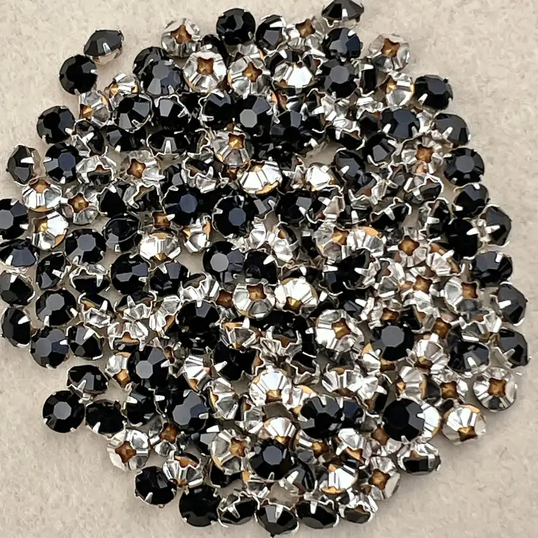 Swarovski Strassstein annähbar schwarz SS 30 – Bild 6 – Chiemgauer Heimatwerk Trachten-Onlineshop Swarovski Strassstein annähbar schwarz SS 30 - Bild 6 - Chiemgauer Heimatwerk Trachten-Onlineshop