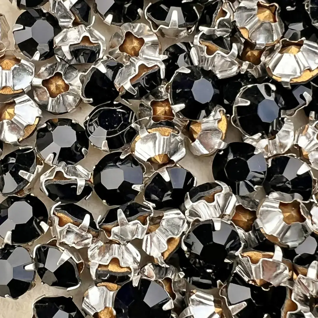 Swarovski Strassstein annähbar schwarz SS 30 – Bild 7 – Chiemgauer Heimatwerk Trachten-Onlineshop Swarovski Strassstein annähbar schwarz SS 30 - Bild 7 - Chiemgauer Heimatwerk Trachten-Onlineshop