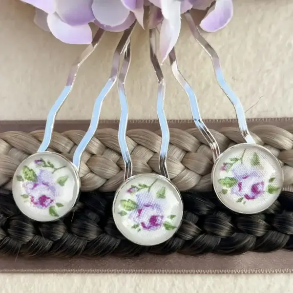 Trachtenhaarnadel mit Rosen lila No. 2 – Bild 8 – Chiemgauer Heimatwerk Trachten-Onlineshop Trachtenhaarnadel mit Rosen lila No. 2 - Bild 8 - Chiemgauer Heimatwerk Trachten-Onlineshop