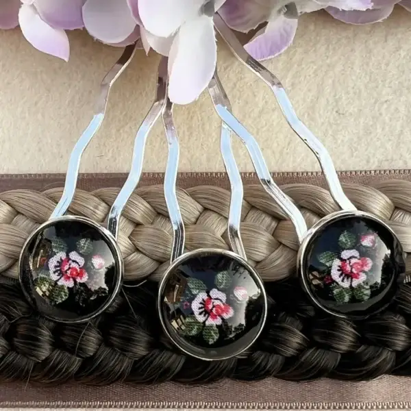 Trachtenhaarnadel mit Rosen schwarz – Bild 8 – Chiemgauer Heimatwerk Trachten-Onlineshop Trachtenhaarnadel mit Rosen schwarz - Bild 8 - Chiemgauer Heimatwerk Trachten-Onlineshop