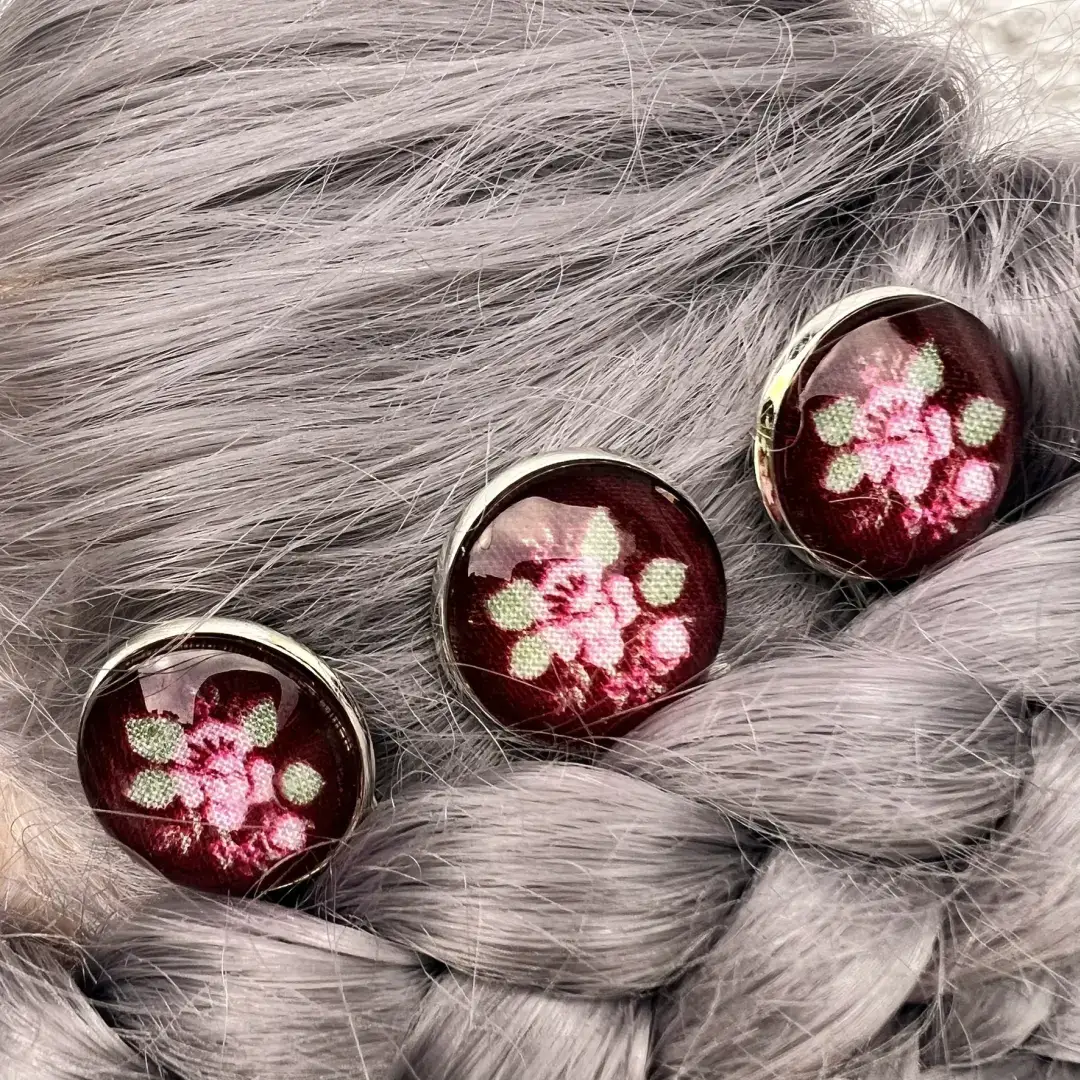 Trachtenhaarnadel mit Rosen burgund – Bild 10 – Chiemgauer Heimatwerk Trachten-Onlineshop Trachtenhaarnadel mit Rosen burgund - Bild 10 - Chiemgauer Heimatwerk Trachten-Onlineshop