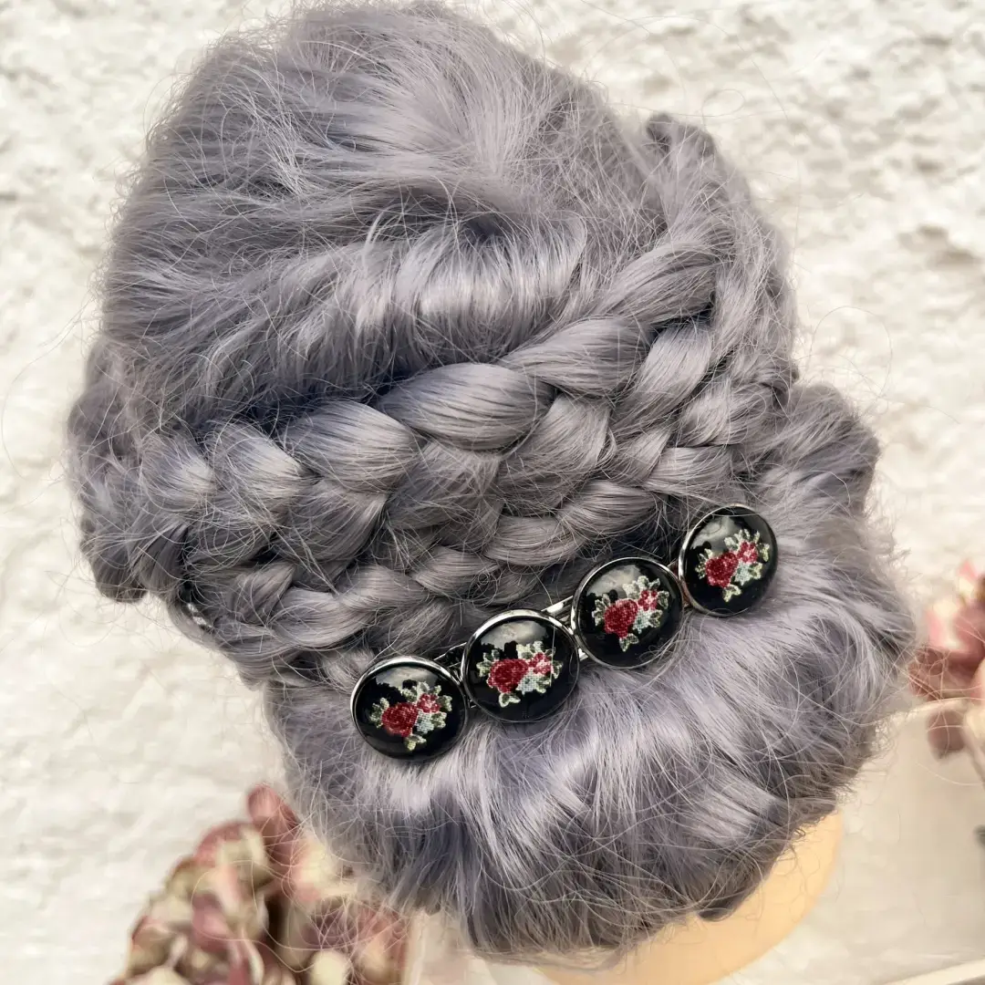 Trachten-Haarspange für Damen mit Rosen in schwarz – Bild 7 – Chiemgauer Heimatwerk Trachten-Onlineshop Trachten-Haarspange für Damen mit Rosen in schwarz - Bild 7 - Chiemgauer Heimatwerk Trachten-Onlineshop