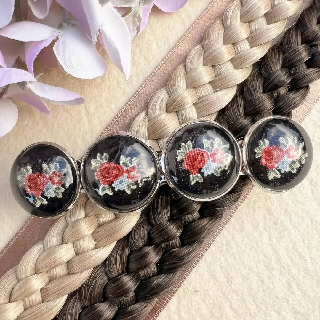 Trachten-Haarspange für Damen mit Rosen in schwarz – Bild 8 – Chiemgauer Heimatwerk Trachten-Onlineshop Trachten-Haarspange für Damen mit Rosen in schwarz - Bild 8 - Chiemgauer Heimatwerk Trachten-Onlineshop