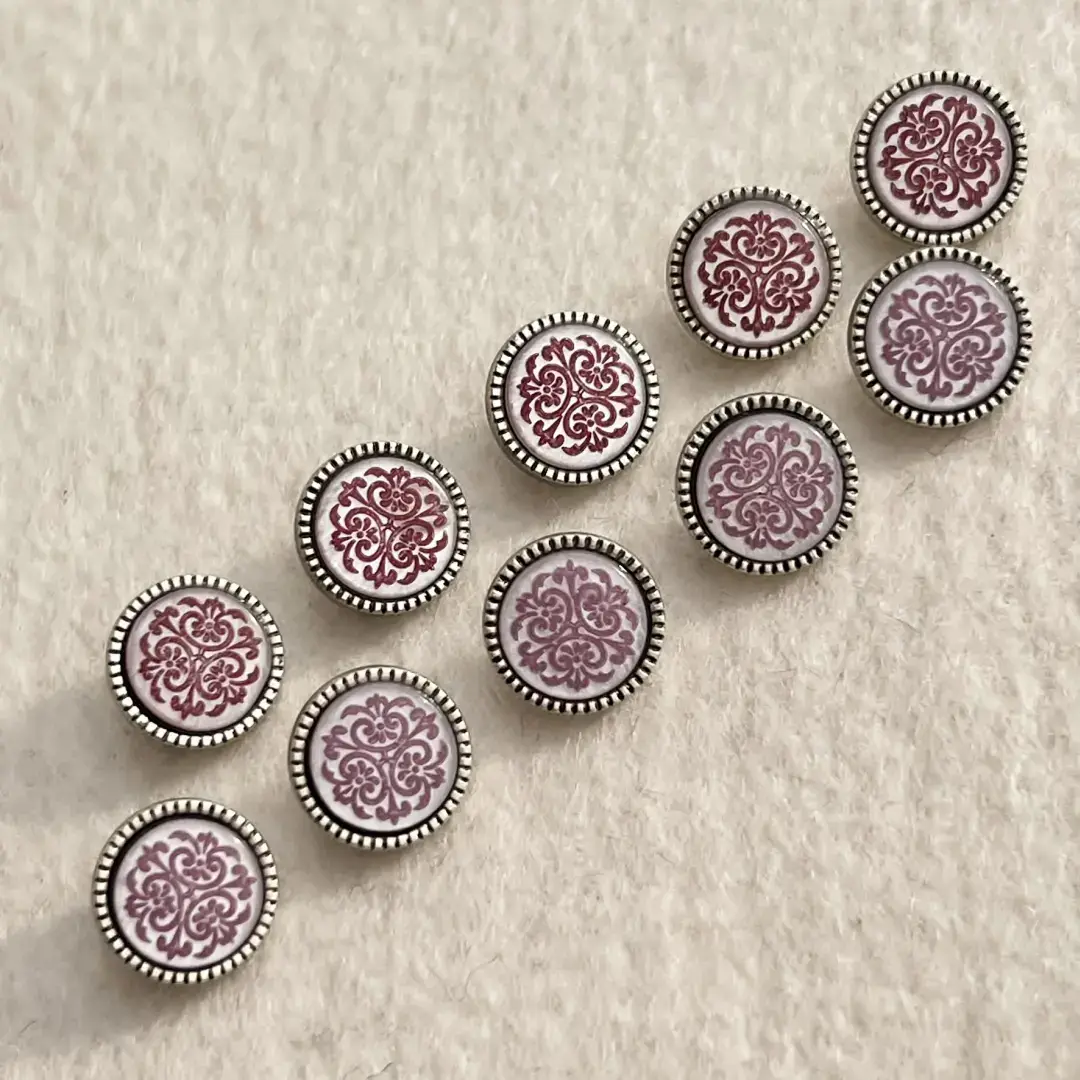 Trachtenknopf mit Ornament in rosa – Bild 9 – Chiemgauer Heimatwerk Trachten-Onlineshop Trachtenknopf mit Ornament in rosa - Bild 9 - Chiemgauer Heimatwerk Trachten-Onlineshop