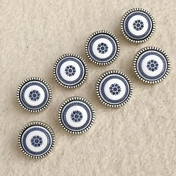 Trachtenknopf mit Ornament in blau – Bild 7 – Chiemgauer Heimatwerk Trachten-Onlineshop Trachtenknopf mit Ornament in blau - Bild 7 - Chiemgauer Heimatwerk Trachten-Onlineshop