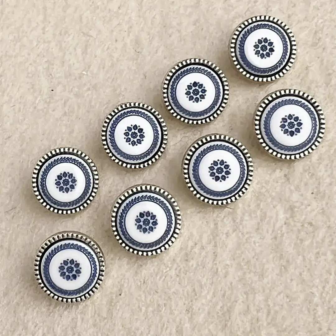 Trachtenknopf mit Ornament in blau – Bild 7 – Chiemgauer Heimatwerk Trachten-Onlineshop Trachtenknopf mit Ornament in blau - Bild 7 - Chiemgauer Heimatwerk Trachten-Onlineshop